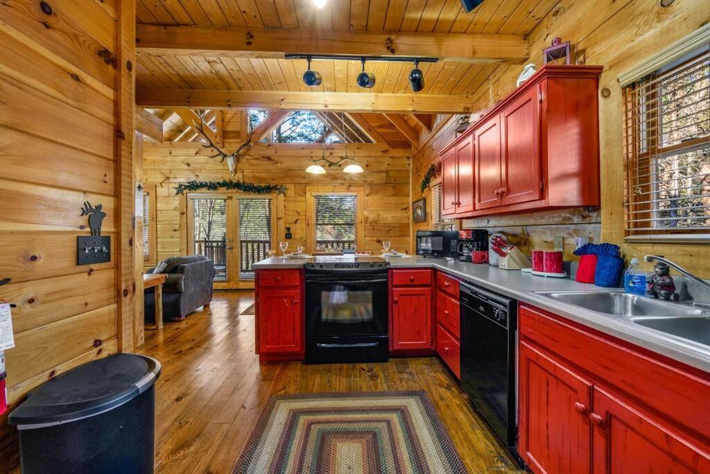 Charming Cabin W/ Hot Tub, Game Room, Top Location Pigeon Forge Εξωτερικό φωτογραφία