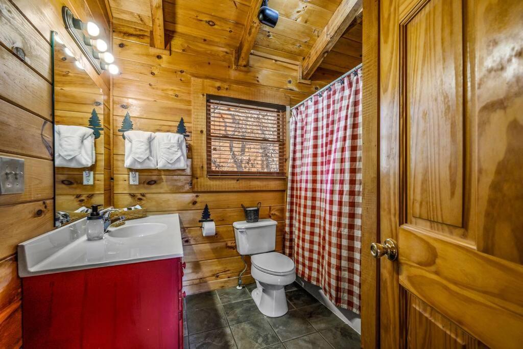 Charming Cabin W/ Hot Tub, Game Room, Top Location Pigeon Forge Εξωτερικό φωτογραφία