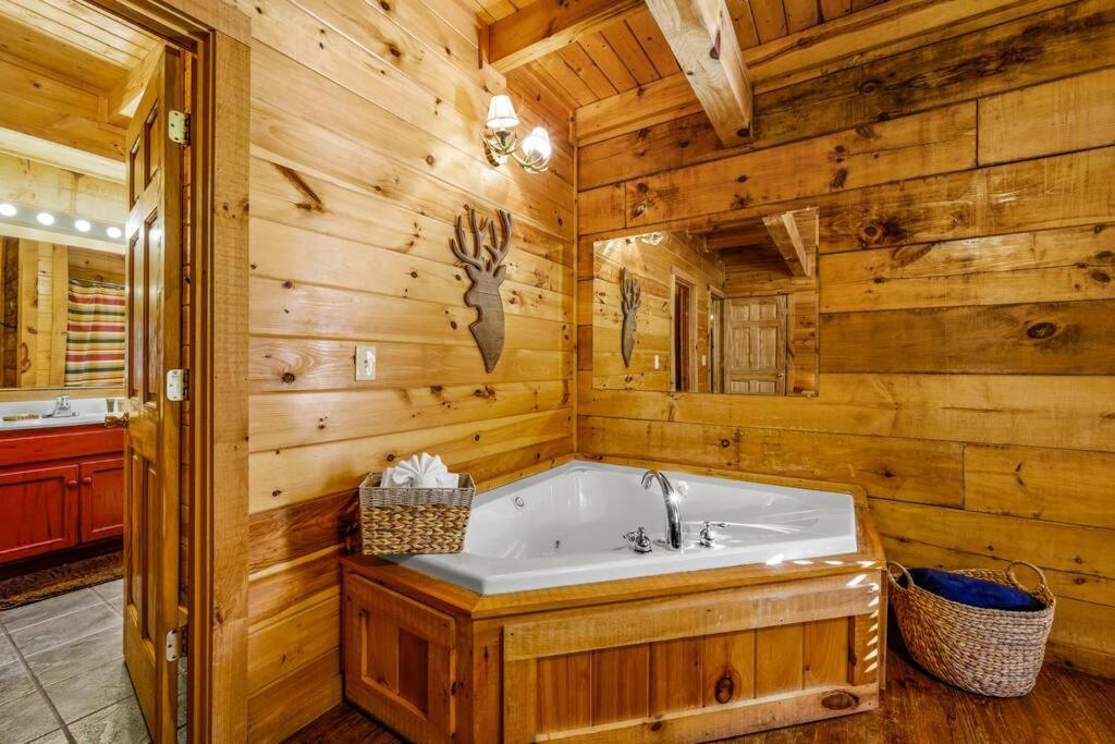 Charming Cabin W/ Hot Tub, Game Room, Top Location Pigeon Forge Εξωτερικό φωτογραφία