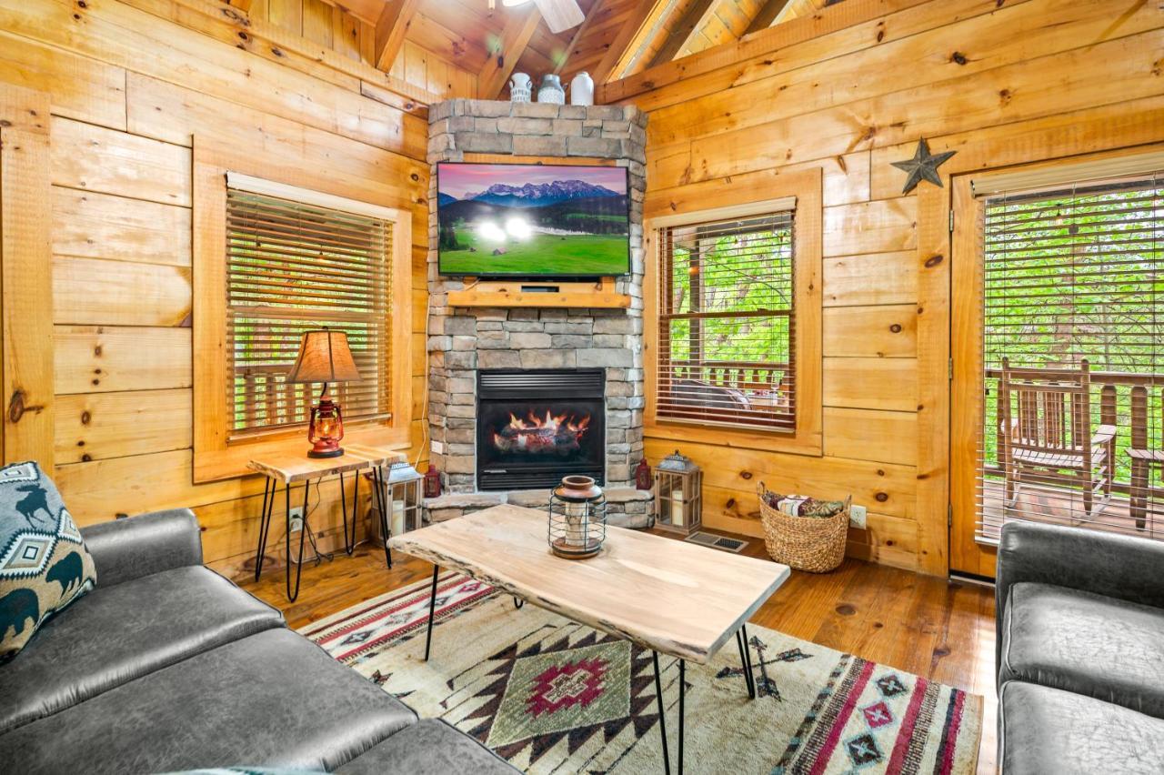 Charming Cabin W/ Hot Tub, Game Room, Top Location Pigeon Forge Εξωτερικό φωτογραφία