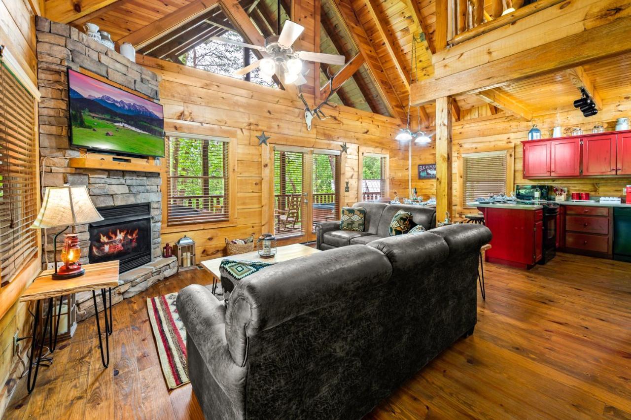 Charming Cabin W/ Hot Tub, Game Room, Top Location Pigeon Forge Εξωτερικό φωτογραφία